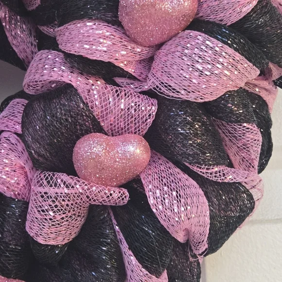 Heart-Shaped Pink and Black Wreath Valentine's Day Decor